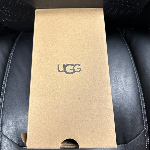 NIB! UGG Women's Dakota Tulle Bow Slippers In Pink Sheepskin Size US7/EU38 - Picture 8 of 9